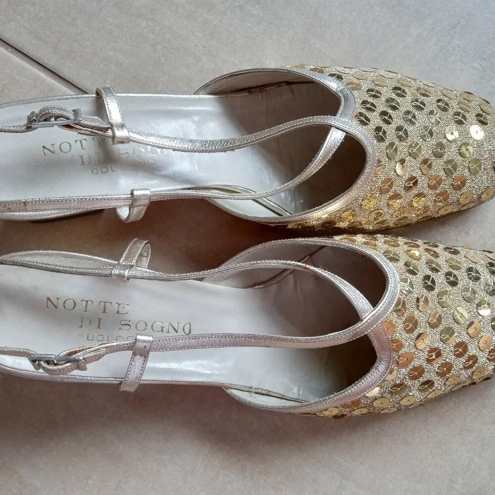 VINTAGE GOLD LAMÉ & SEQUIN SHOE - Picture 2 of 14